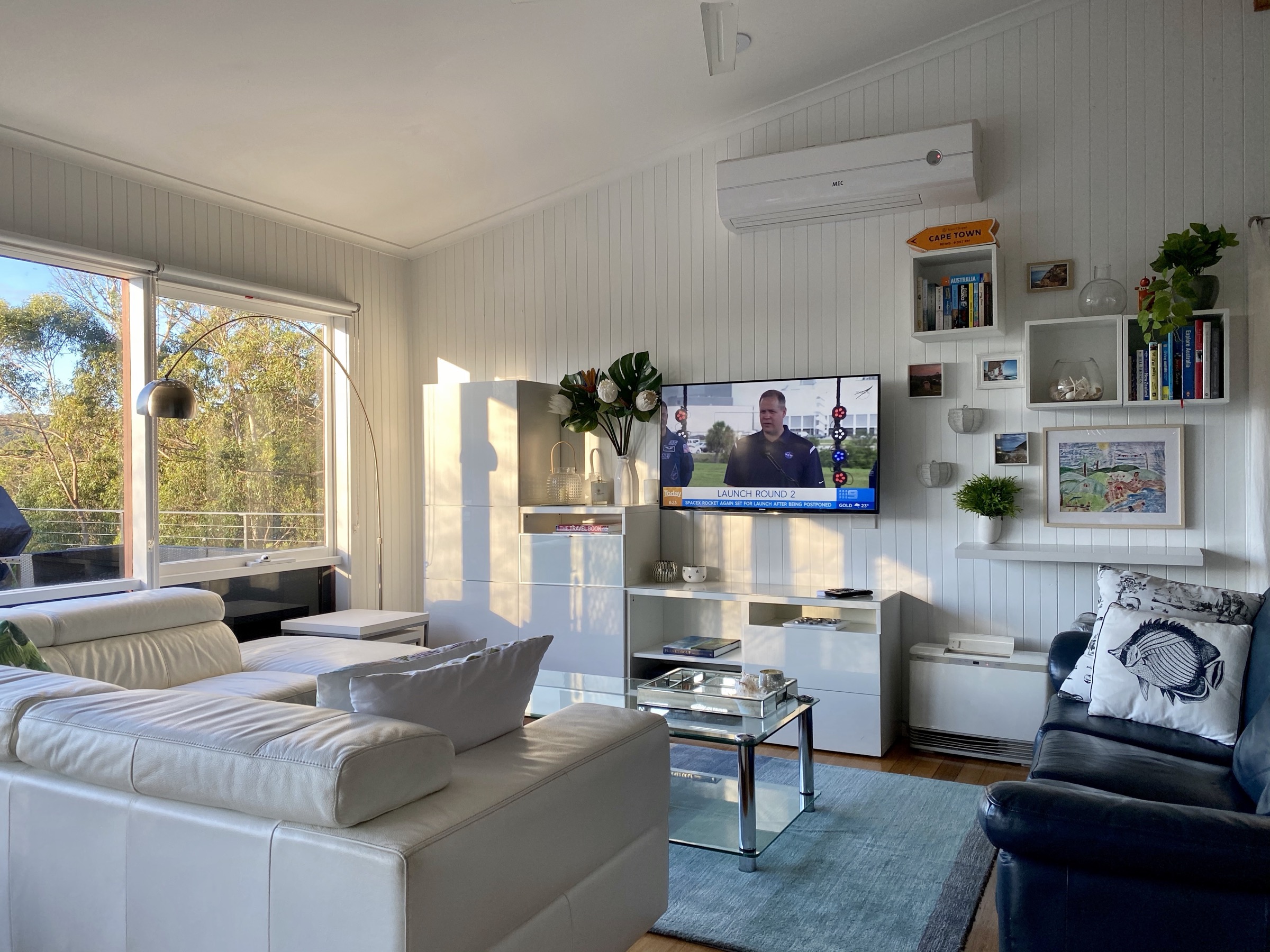Lounge with television